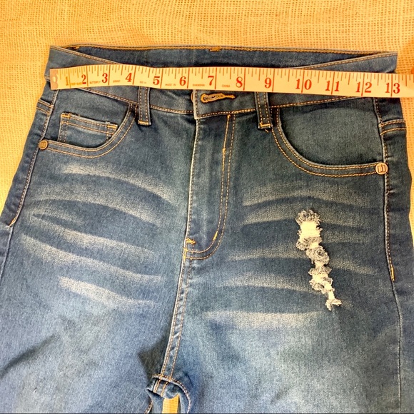Jeggology Capri length distressed Jeggings, NWOT - Picture 4 of 8
